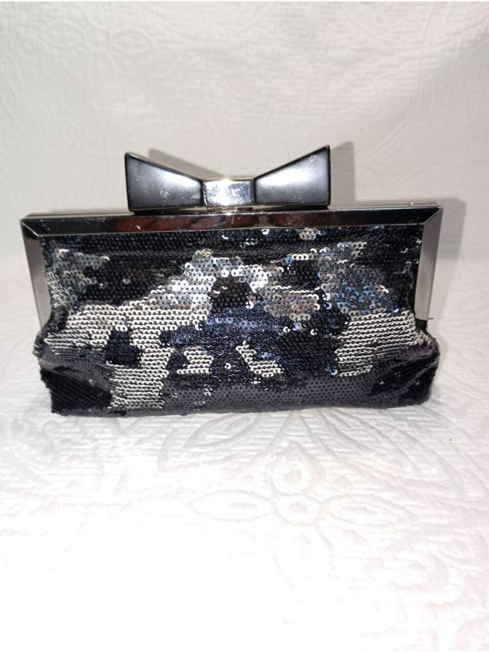 Black Sequin Bow Clutch Purse With Silver Chain Strap By Omely - Picture 3 of 11
